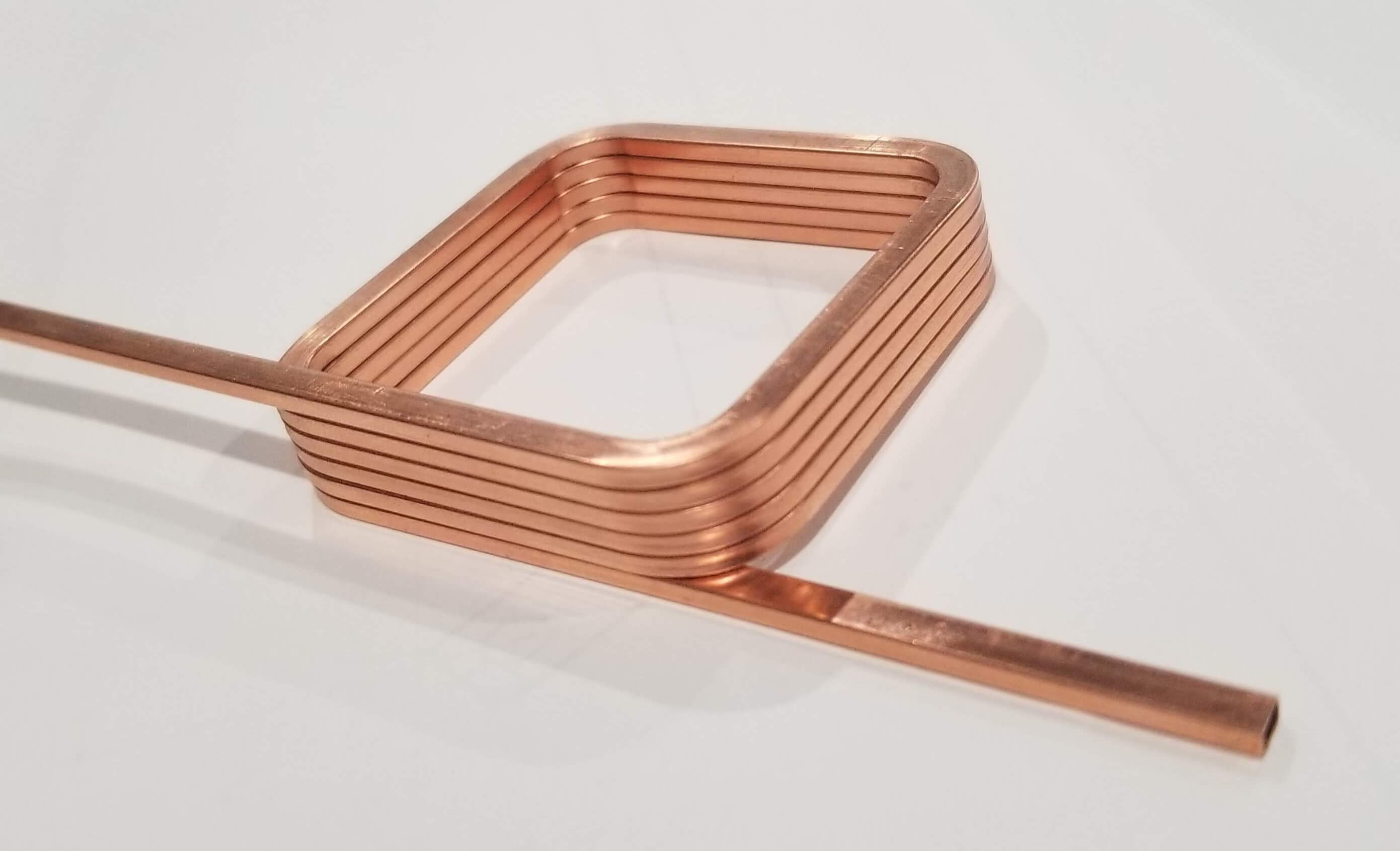A rectangular-shaped copper wire and Edgewise Coil  It's hollow. The same pipe.