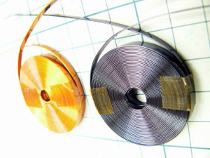 In power generation, high performance is no longer possible with a round wire. In the case of a slot-less motor in particular, an armature plays an important role for efficient power generation. Here is a winding construction of alpha winding (double pancake) as shown above. We provide you with high performance achieved by two-layer alpha winding.